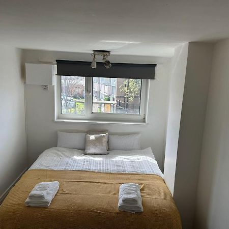 Cheerful Double Room For Single Use Londres Exterior foto